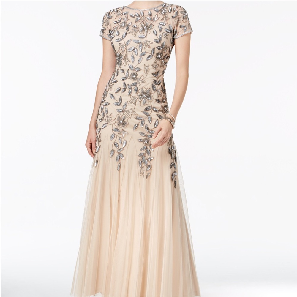 Stunning Adrienne Papell Gown